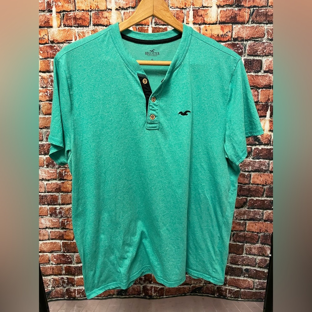 Hollister short sleeve green button teeshirt XL men’s tee Henley